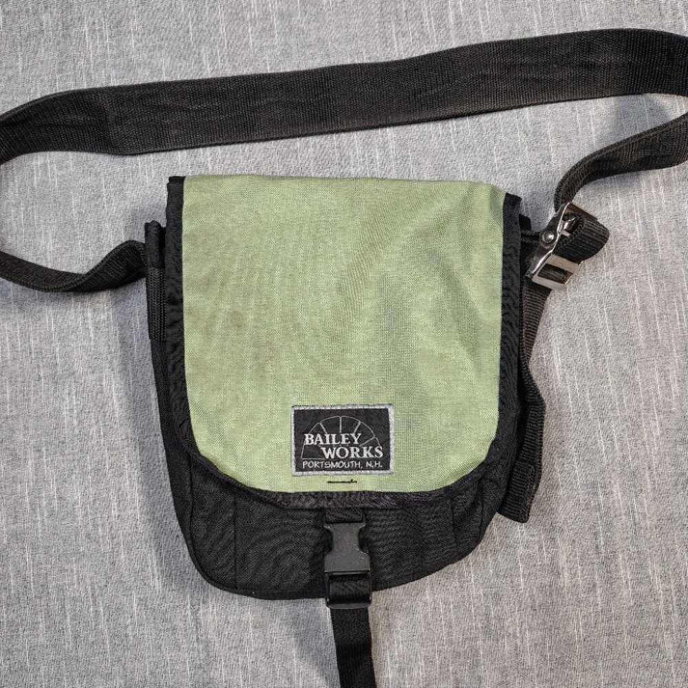 VINTAGE Bailey Works Backpack Messenger Bag Crossbody Book Laptop XS USA‎ Green